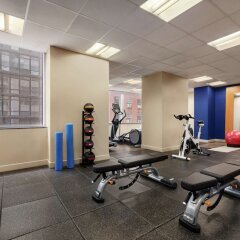 Отель DoubleTree by Hilton New York Downtown фитнесс-зал фото 2