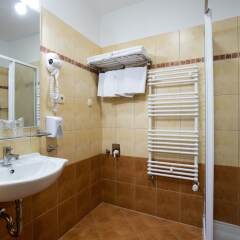 Отель City Hotel Budapest - Aparthotel Венгрия, Будапешт - 10 отзывов об отеле, цены и фото номеров - забронировать отель City Hotel Budapest - Aparthotel онлайн ванная
