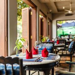 Отель Burasari Heritage Luang Prabang гостиничный бар