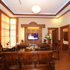 The Golden Lake Hotel интерьер отеля