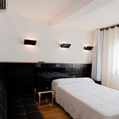 Отель Hostal Athenas комната для гостей фото 2