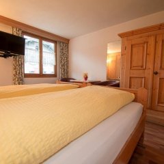 Отель Crusch Alba Швейцария, Скуоль - отзывы, цены и фото номеров - забронировать отель Crusch Alba онлайн комната для гостей