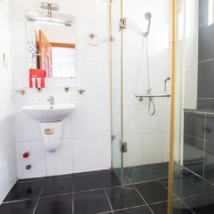 Отель RedDoorz near HIECC Tan Binh ванная фото 2