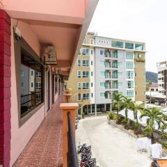Baan Lukkan Hostel Патонг балкон