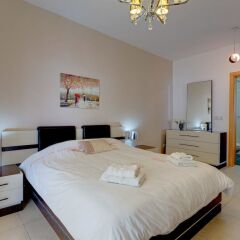 Отель Stunning Seafront Lux Apt wt Pool, Upmarket Area Мальта, Слима - отзывы, цены и фото номеров - забронировать отель Stunning Seafront Lux Apt wt Pool, Upmarket Area онлайн комната для гостей фото 5