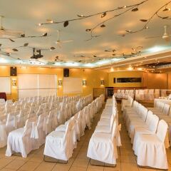 Costa De Oro Beach Hotel