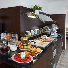 Отель GHOTEL hotel & living München-City Германия, Мюнхен - 9 отзывов об отеле, цены и фото номеров - забронировать отель GHOTEL hotel & living München-City онлайн питание фото 2