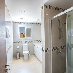 Отель Protaras Villa Theodora 1 ванная