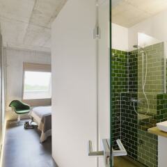 Отель ipartment Concrete Köln Mülheim Кёльн ванная