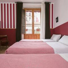 Отель Hostal La Casa de la Plaza Испания, Мадрид - отзывы, цены и фото номеров - забронировать отель Hostal La Casa de la Plaza онлайн комната для гостей фото 3