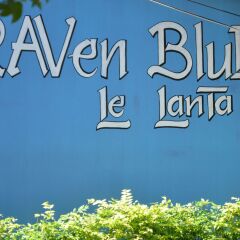 Отель Raven Blue Ланта приотельная территория