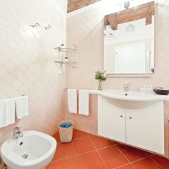 Отель Elegant Apartment nel Cuore del Centro Италия, Болонья - отзывы, цены и фото номеров - забронировать отель Elegant Apartment nel Cuore del Centro онлайн ванная фото 2