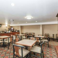 Отель Travelodge by Wyndham Sylmar CA США, Лос-Анджелес - отзывы, цены и фото номеров - забронировать отель Travelodge by Wyndham Sylmar CA онлайн питание