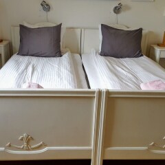 Отель Hagbackens Gård Bed & Breakfast Эребру сейф в номере