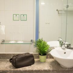 Отель Holiday Inn Manchester West Солфорд ванная фото 2