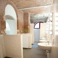 Subraum Hostel ванная