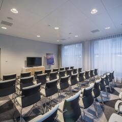 Отель Holiday Inn Express Luzern - Kriens