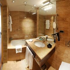 Отель Eurostars Budapest Center Венгрия, Будапешт - 7 отзывов об отеле, цены и фото номеров - забронировать отель Eurostars Budapest Center онлайн ванная фото 2