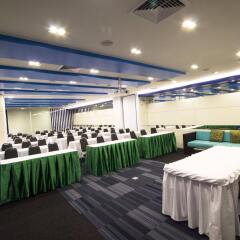 Отель The Beach Heights Resort