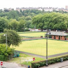 Отель Light 2-bed West End Apt Overlooking Kelvingrove Museum Глазго спортивное сооружение