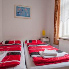 Space School & Online Hotel в номере