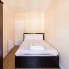 Отель Eson2 - The Martlett Court Residence II сейф в номере