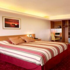 St Giles London - A St Giles Hotel сейф в номере