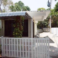 Отель Pine Bungalow