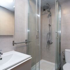 Отель Spacious & Quiet 4 Bedroom Apartment Испания, Барселона - отзывы, цены и фото номеров - забронировать отель Spacious & Quiet 4 Bedroom Apartment онлайн ванная
