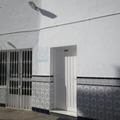 Отель Hostal Avenida Испания, Кониль-де-ла-Фронтера - отзывы, цены и фото номеров - забронировать отель Hostal Avenida онлайн парковка