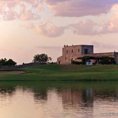 Отель Doubletree By Hilton Acaya Golf Resort Верноле спортивное сооружение