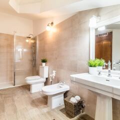 Отель Duplex La Latina City Center ванная фото 2