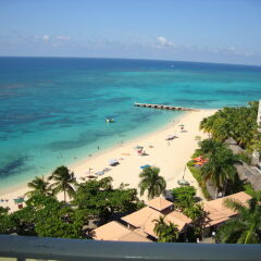 Отель Ocean Suite Beach Front at Mobay Club Ямайка, Монтего-Бей - отзывы, цены и фото номеров - забронировать отель Ocean Suite Beach Front at Mobay Club онлайн пляж фото 2