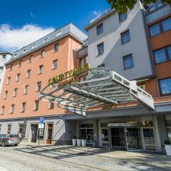 Отель Courtyard By Marriott Pilsen Пльзень вид на фасад