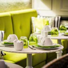 Отель Hôtel Jardin le Bréa бассейн