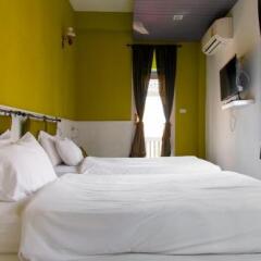 Arom d Hostel сейф в номере
