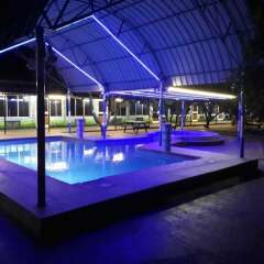 Отель Chill Out Resorts бассейн