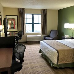 Отель Extended Stay America - Detroit - Farmington Hills комната для гостей фото 3