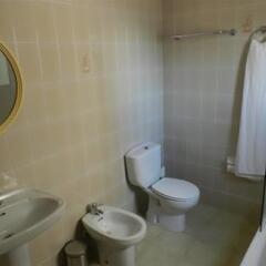 Отель Hostal El Castell Испания, Калафель - отзывы, цены и фото номеров - забронировать отель Hostal El Castell онлайн ванная