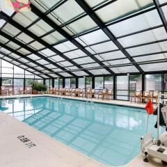 Отель Comfort Inn University Center бассейн фото 2