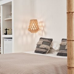 Отель Naxian Utopia Luxury Villas & Suites сейф в номере