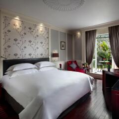 Отель Sofitel Legend Metropole Hanoi сейф в номере