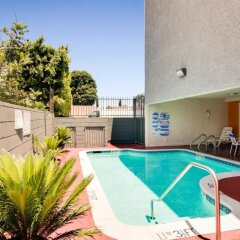 Отель Motel 6 Van Nuys Лос-Анджелес бассейн фото 3