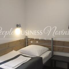 Гостиница PEOPLE Business Novinsky комната для гостей фото 9