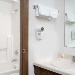 Отель Days Inn by Wyndham St Cloud ванная
