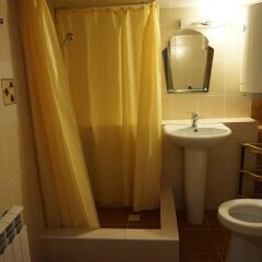 Гостиница Guest house Viktoriya в Сочи 1 отзыв об отеле, цены и фото номеров - забронировать гостиницу Guest house Viktoriya онлайн ванная