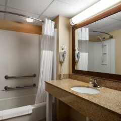 Отель Quality Inn США, Радфорд - отзывы, цены и фото номеров - забронировать отель Quality Inn онлайн ванная