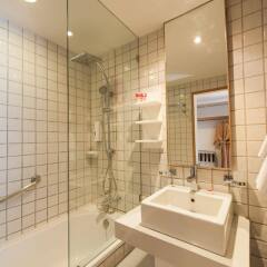 Отель Ramada by Wyndham Phuket Southsea ванная фото 2