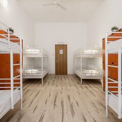 Отель Queen Hostel Италия, Милан - 1 отзыв об отеле, цены и фото номеров - забронировать отель Queen Hostel онлайн бассейн