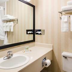Quality Hotel And Conference Center Блюфилд ванная